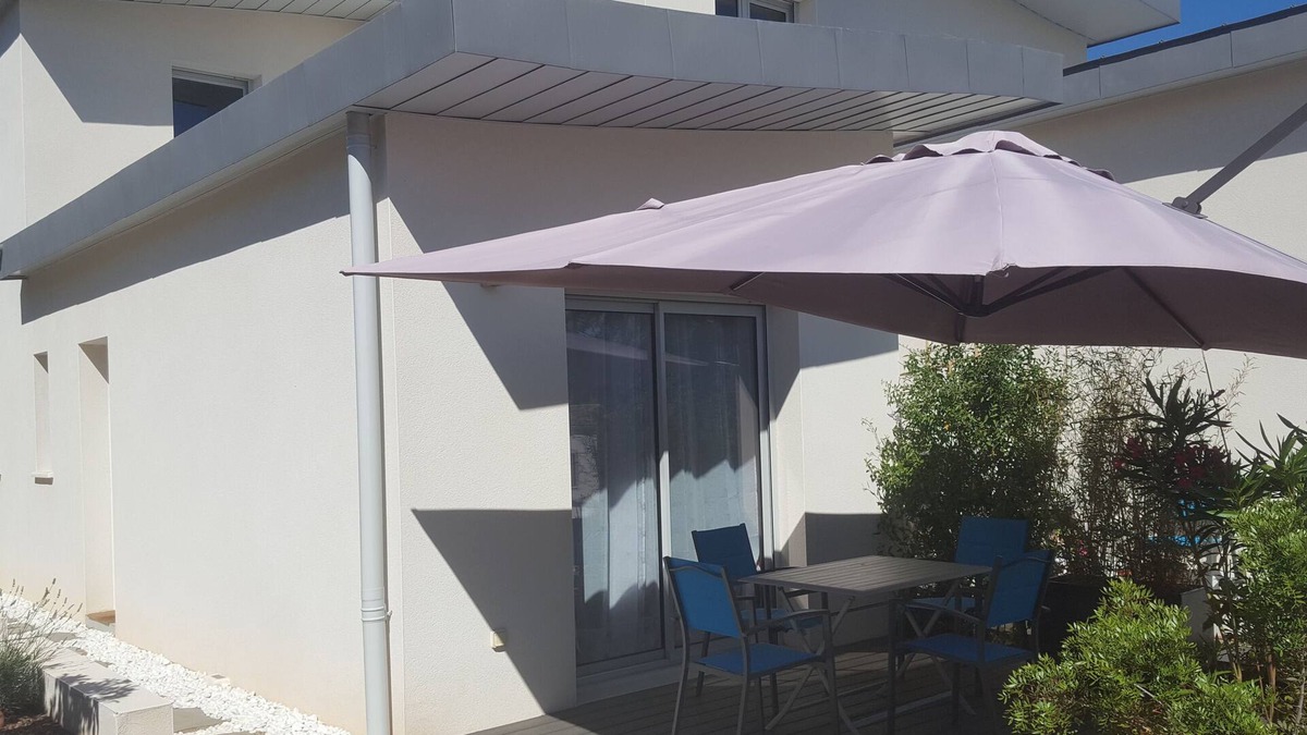 Saint-Gely-du-Fesc House | FEIJOA, Guest House for 2 to 4 people in residential area