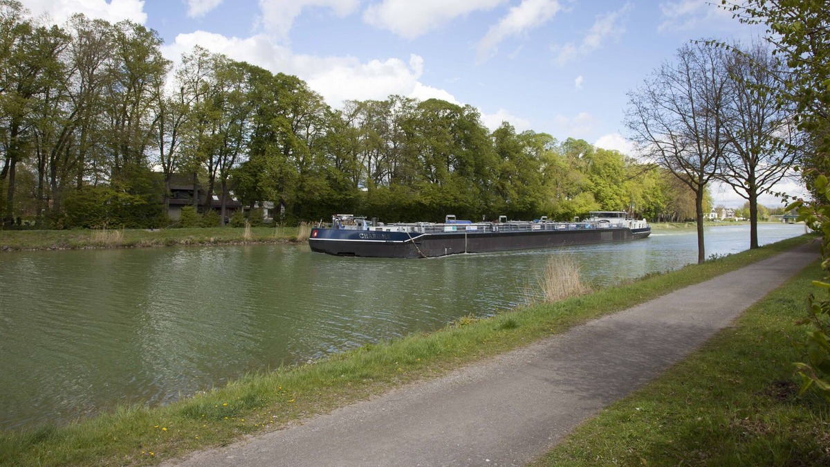 Senden Apartment | Felix' apartment by the canal