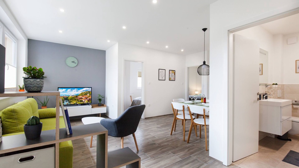 Ljubljana City Centre Apartment | Felix Tour As/Attractive, stylish renovated 2BR apartment, free WiFi and AC