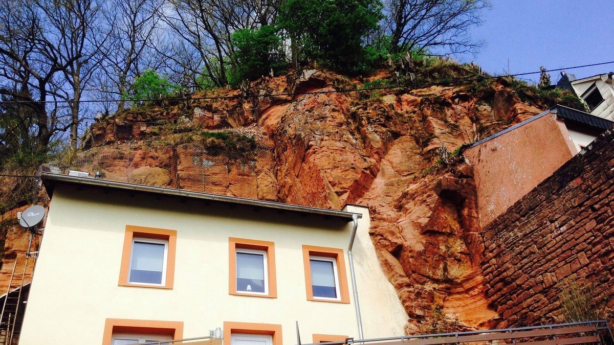 Trier-West/Pallien House | FELSENHAUS with view over Trier - living in the rock