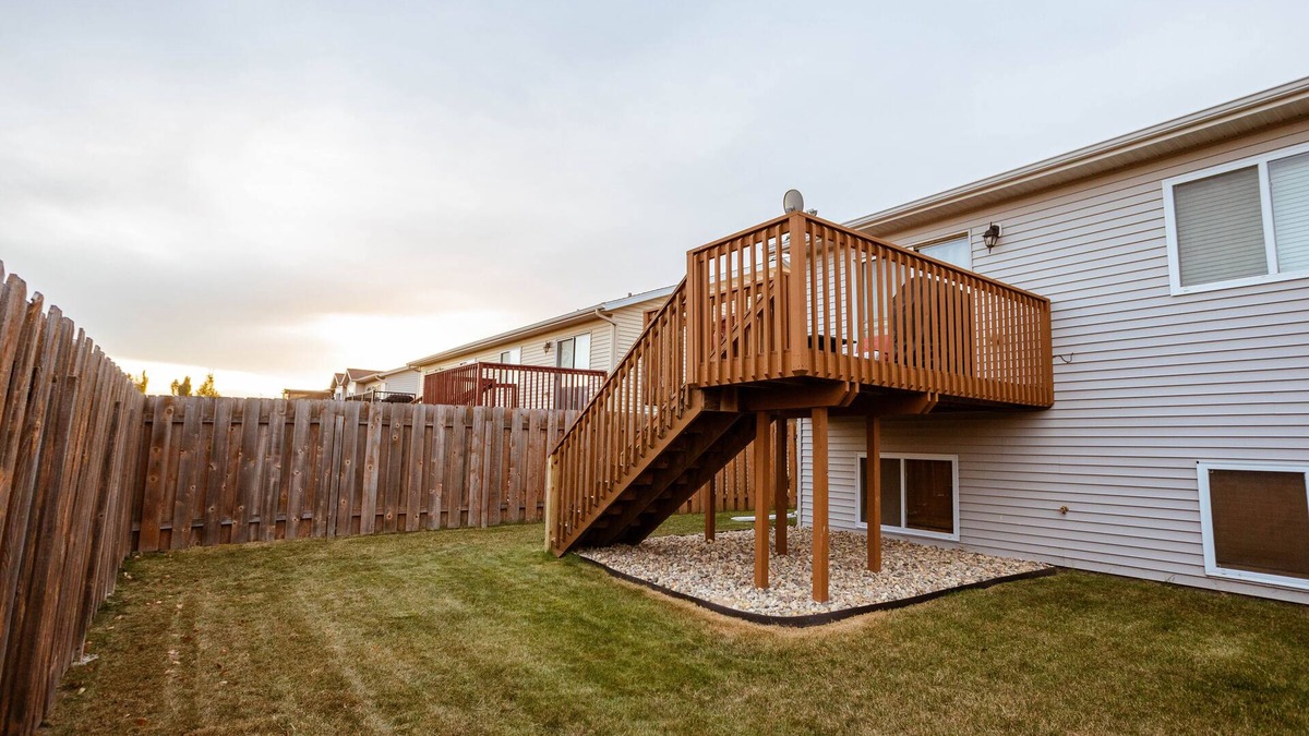 Fargo House | Fenced Yard I King I Grill I Pack 'n Play I 75" TV