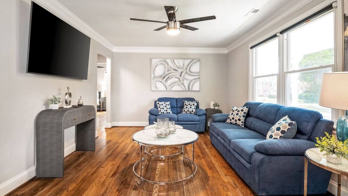 Petersburg House | Fenced Yard, Swing Set: Pawfect for Family & Dogs!