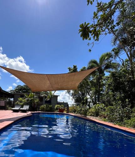 Foxdale House | Feng Shui Sugarcane Cabin