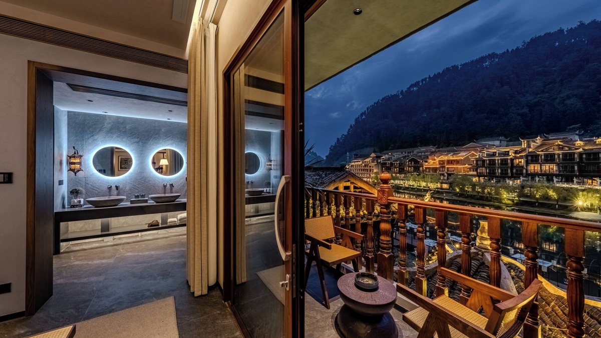 Fenghuang Bed & Breakfast | Fenghuang Yiquan River View B&B
