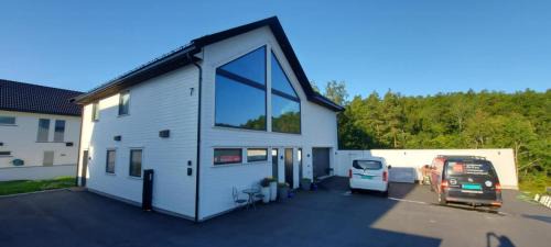 Lillesand Apartment | Ferieleilighet til leie nær Dyreparken, Sørlandssenteret, sjøen og Lillesand