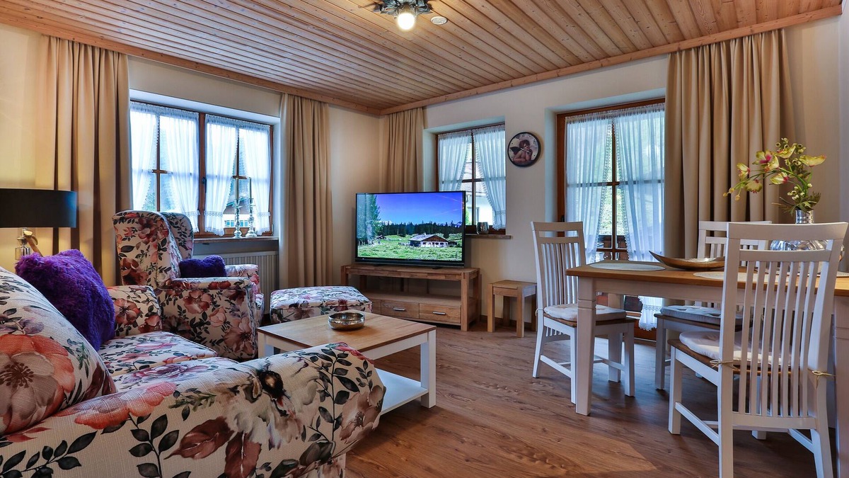 Ramsau bei Berchtesgaden Apartment | Ferienwohnung Nr. 2, mit Balkon und Bergblick, 45 qm