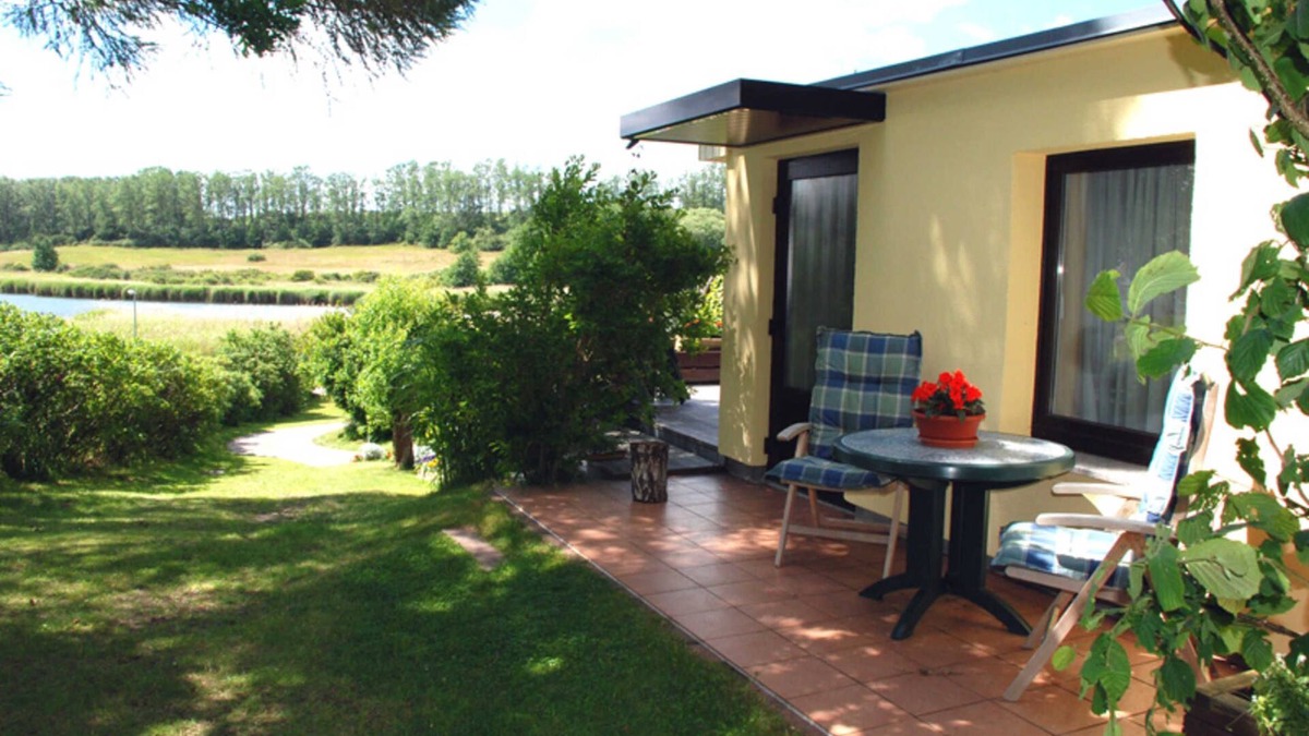 Seedorf Apartment | Ferienapparetement Neuensiener See - Holiday apartments under a thatched roof with