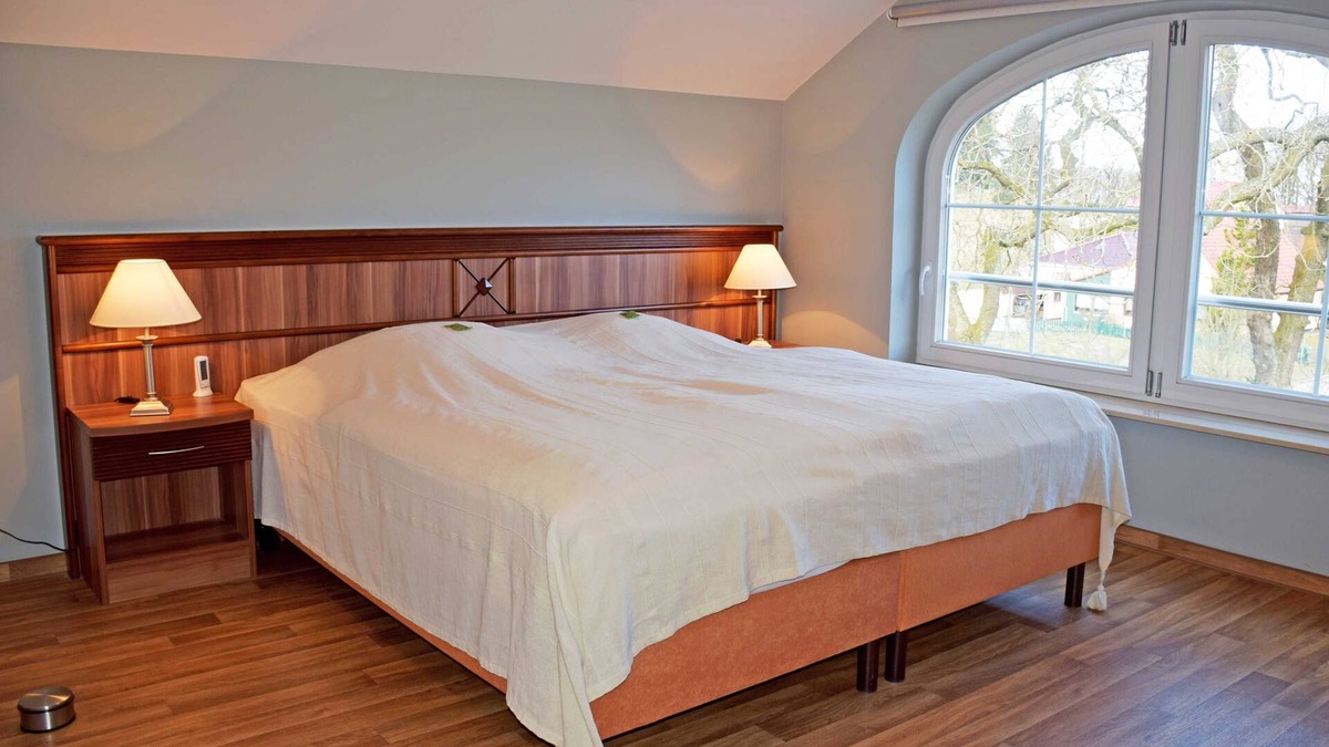 Rugen Island Apartment | Ferienappartement Polarstern mit Kamin - Manor house apartment with fireplace, outdoor pool