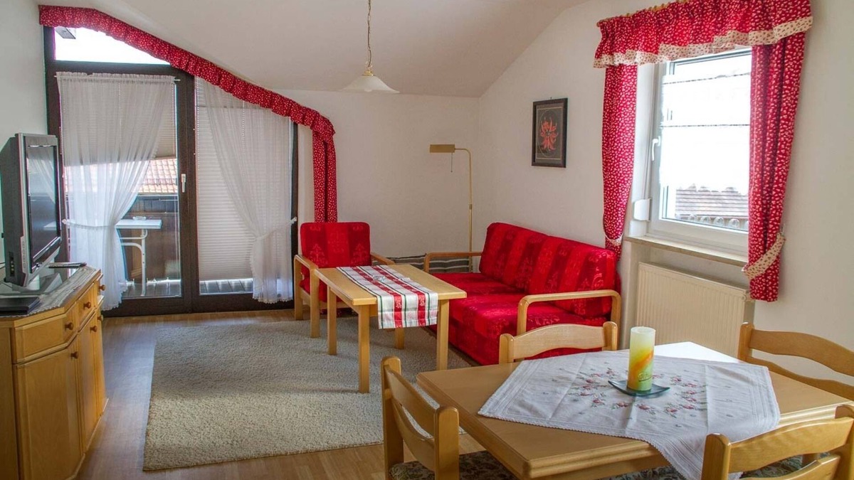 Ruhstorf Apartment | Feriendomizil in ruhiger Lage mit Balkon & Ausblick in die Ferne