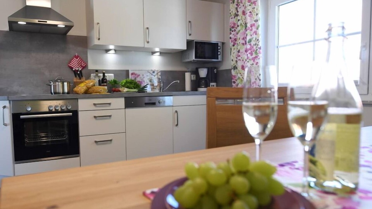 Gunzenhausen Apartment | Feriendomizil mit Balkon und Weiher zum Baden oder Angeln