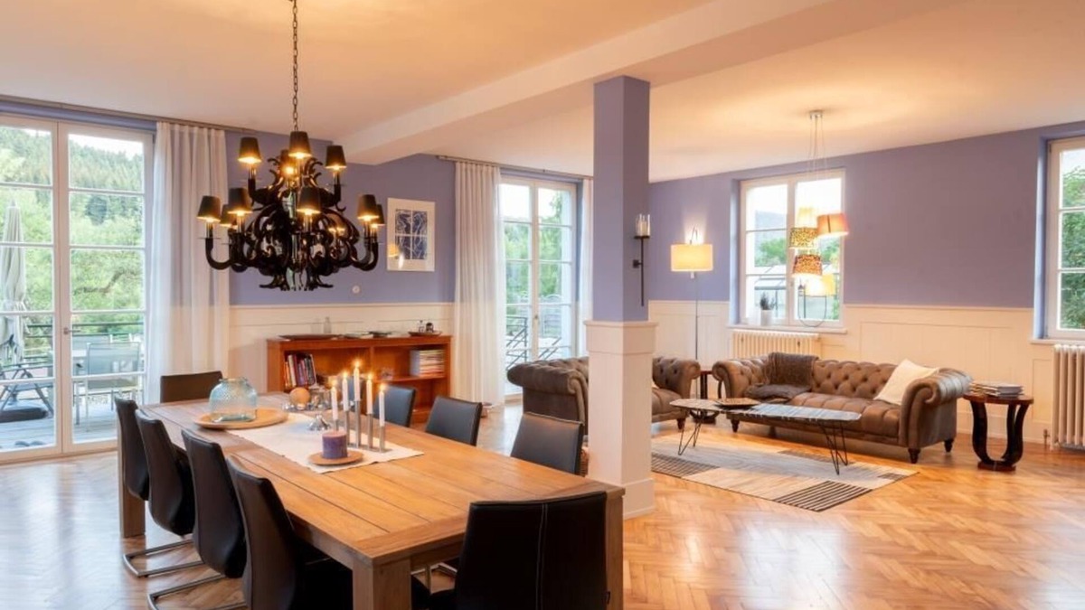 Hausen am Tann House | Ferienhaus alte Kinderschule, 200qm, 4 Schlafzimmer, max. 10 Personen