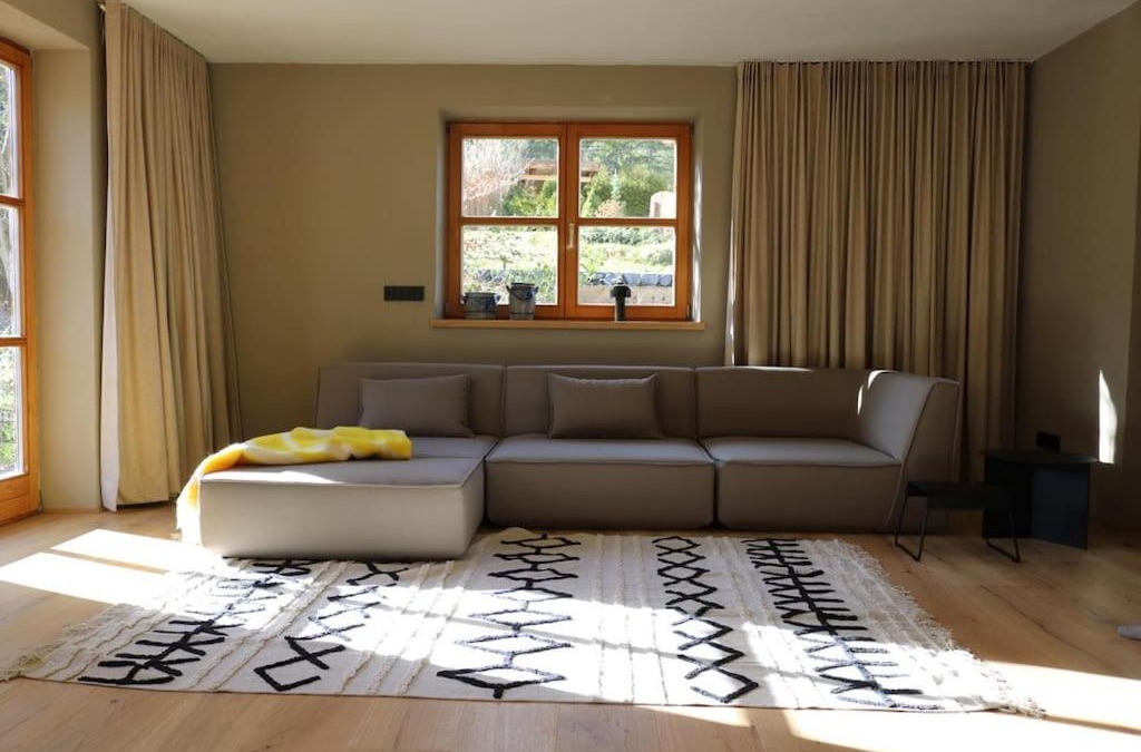Steinberg am Rofan House | Ferienhaus am Bach, Design und Sauna