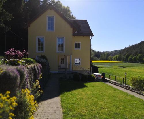 Deuerling Apartment | Ferienhaus am Bach - Deuerling