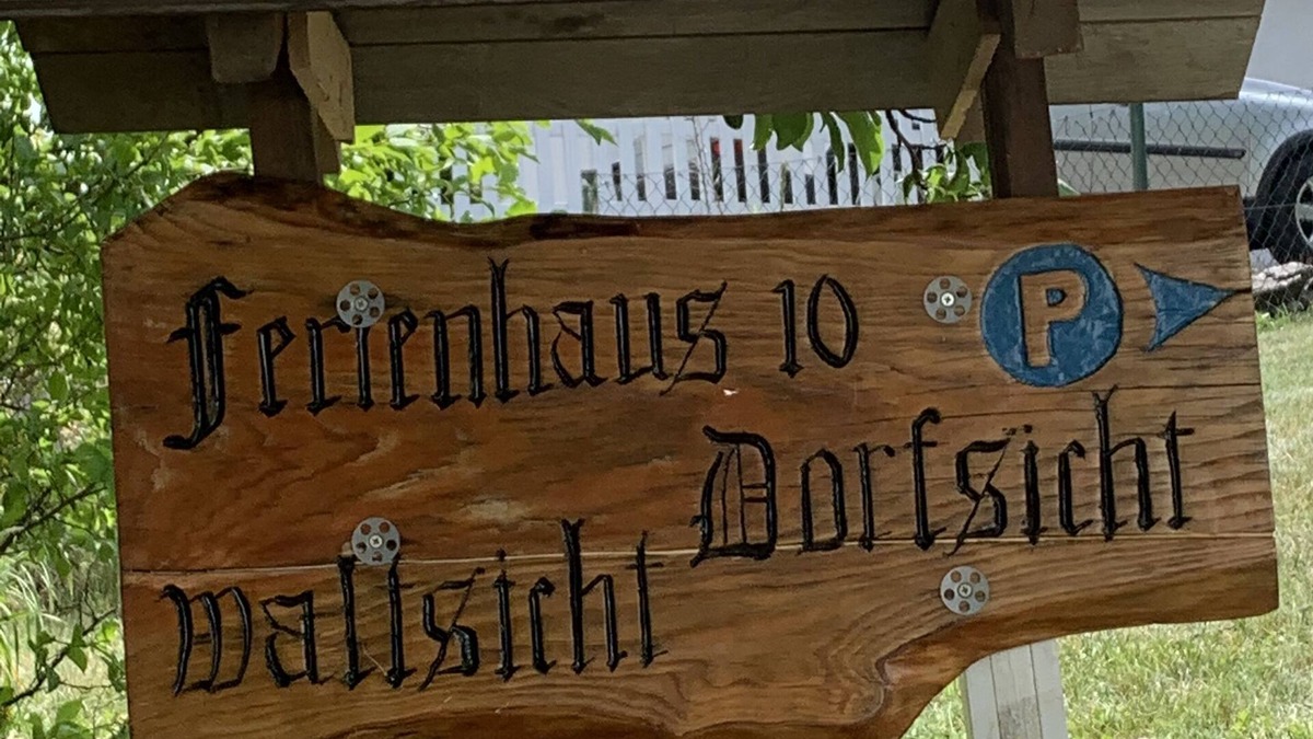 Winkel House | Ferienhaus Dorfsicht is a beautiful, spacious house, fully furnished