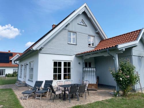 Rosenhagen House | Ferienhaus " Haus am Meer " an der Ostsee, Sauna, Kamin, Strandkorb, free-W-LAN - SEASIDE -