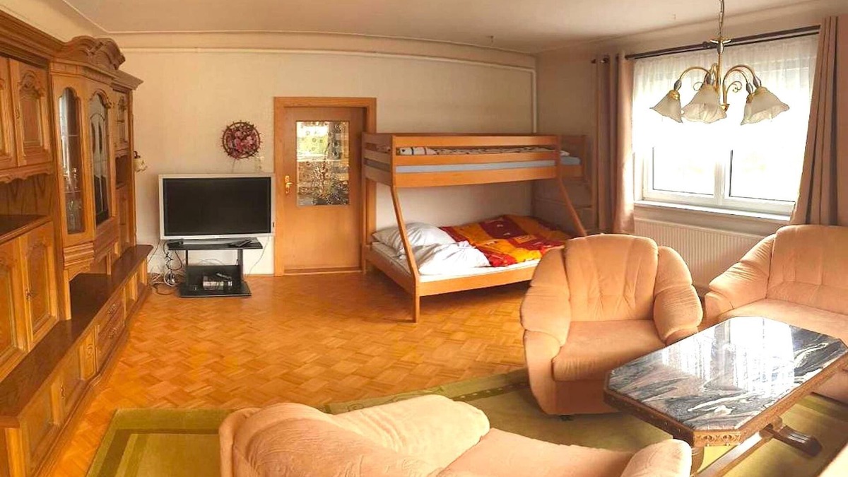 Baerenstein House | Ferienhaus in Bärenstein bei grünen Hügeln