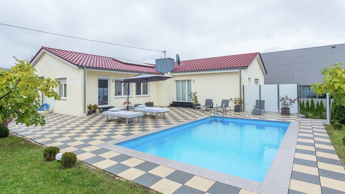 Markdorf Apartment | Ferienhaus in Markdorf mit Pool