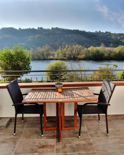 Zell Apartment | Ferienhaus Inselblick in Traumlage mit Balkon und Panoramablick