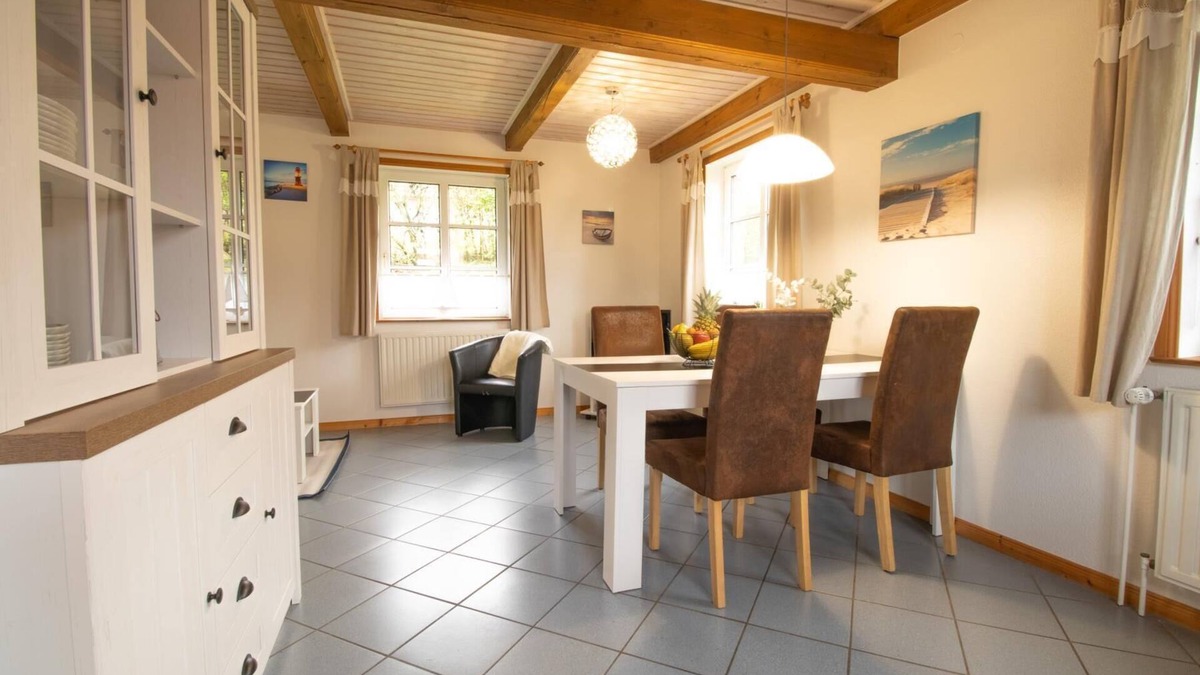 Fahretoft House | Ferienhaus Robbe, Großzügige Doppelhaushälfte für bis zu 4 Personen mit Garten und Sauna, Hunde Erlaubt