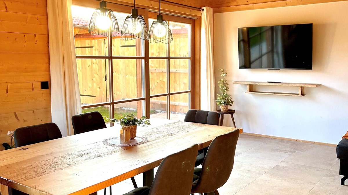 Feldwies Apartment | Ferienhaus Seerose mit Zwei Schlafzimmern 90 qm