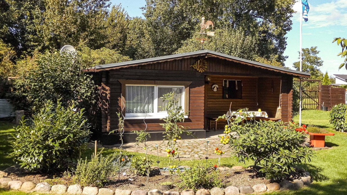 Gagern Apartment | Ferienhaus Sonnenschein - Bungalow and vacation apartment on Rügen