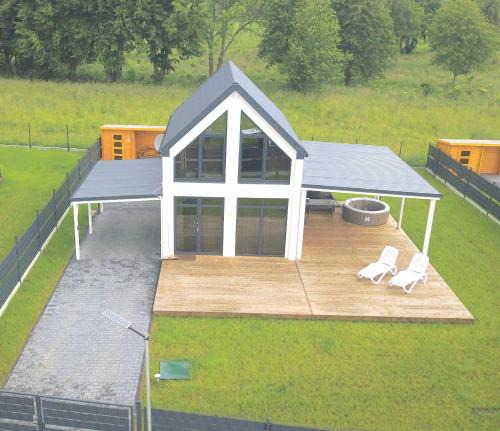 gmina Wolin House | Ferienhaus Sophia 70qm bis 5 Gäste mit Sauna, Whirlpool in der Hauptsaison, 75qm Terrasse und eingezäunten Garten