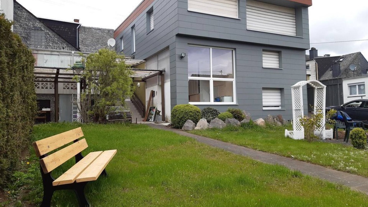Ettringen House | Ferienhaus Zum Hochstein - 4-bett-ferienhaus Dusche/wc, 2 Schlafräume