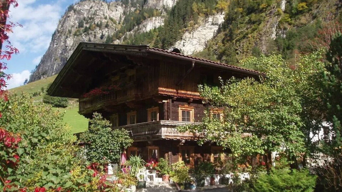 Mayrhofen Apartment | Ferienhof Talaste - Naturparadies Inmitten der Zillertaler Alpen - Fewo Isabella
