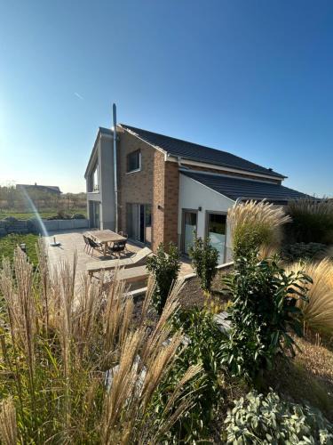Lobnitz House | Ferienresort - idyllisches Ferienhaus mit Privatstrand und Sauna in der Nähe von Leipzig #HausMaja