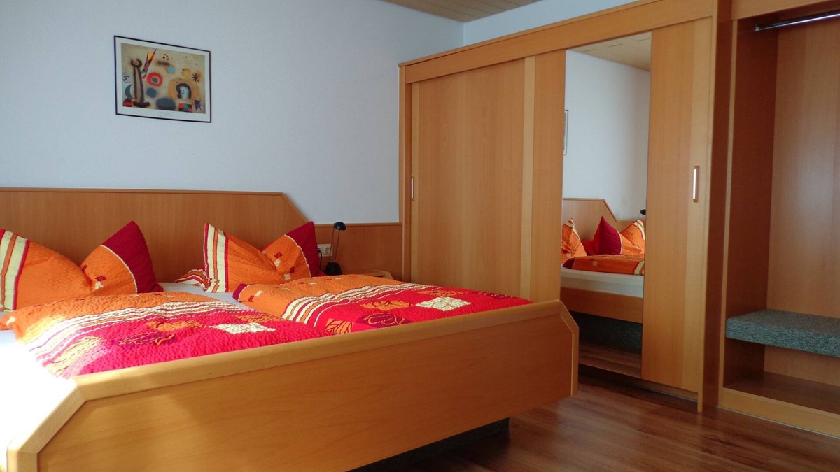 Endingen am Kaiserstuhl Apartment | Ferienwohnung 1, 55qm, 1 Schlafzimmer, 1 Wohn-/Schlafzimmer, max. 5 Personen
