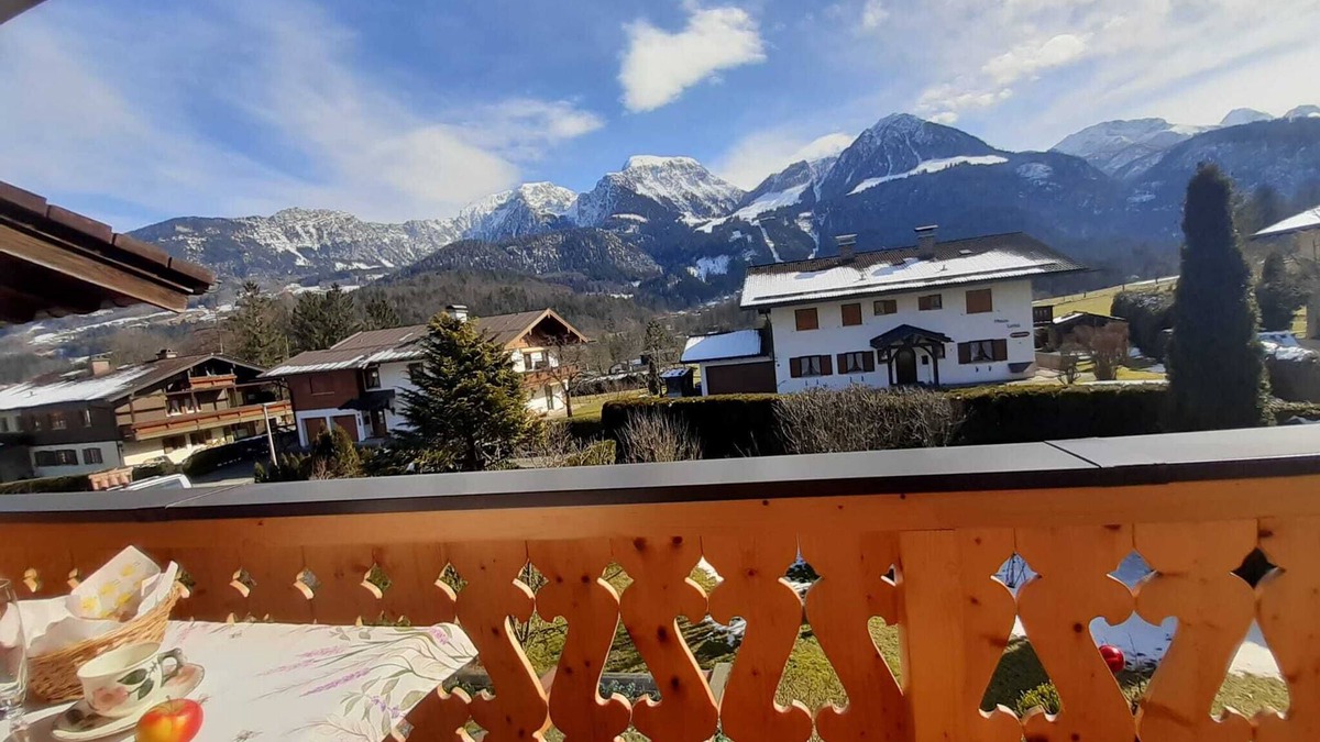 Unterschonau Apartment | Ferienwohnung, 1-2 Personen, 86 qm, Separates Schlafzimmer, Küche, Wohnzimmer, Du/wc, Balkon
