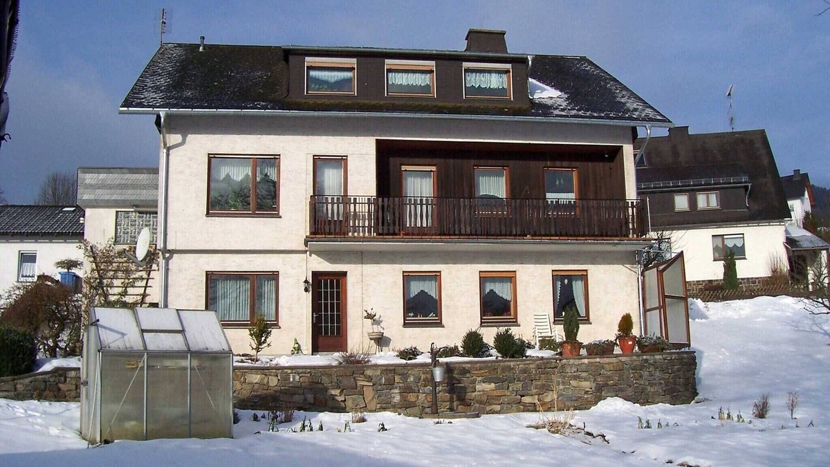 Hesborn Apartment | Ferienwohnung im Sauerland Hillside