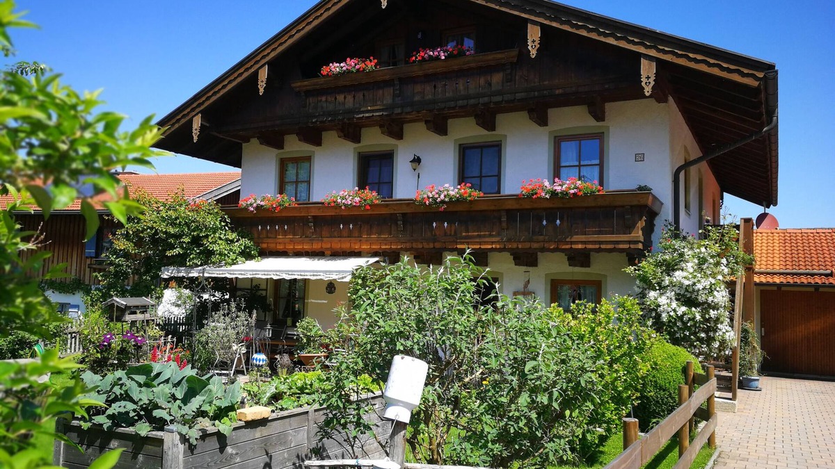 Hohenaschau im Chiemgau Apartment | Ferienwohnung II° "Bergstüberl" mit extra Schlafzimmer und Balkon, 60 qm