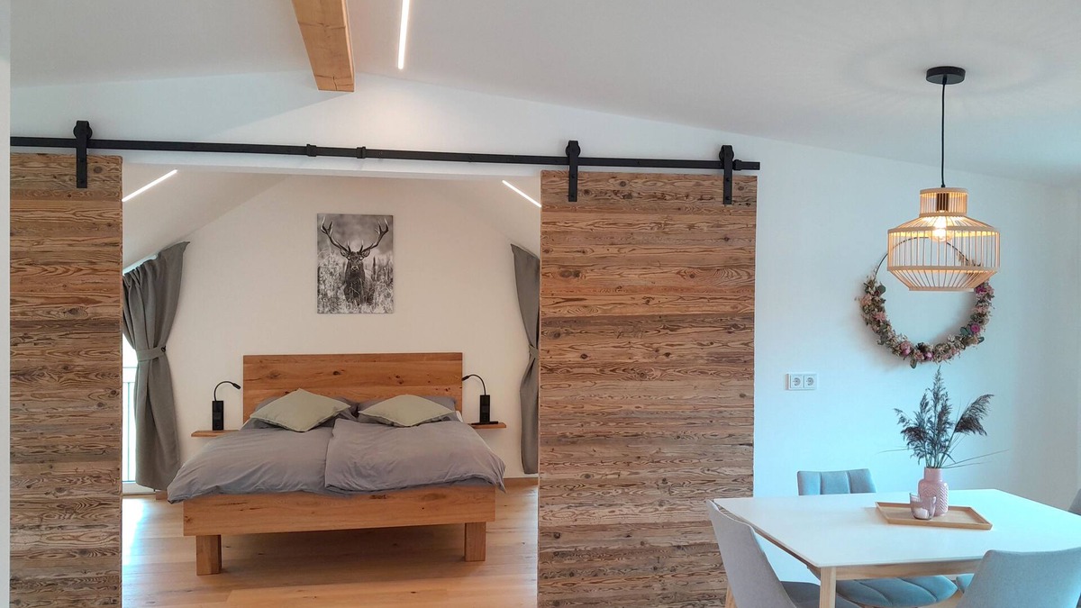 Aschau im Chiemgau Apartment | Ferienwohnung Bergblick Loft, 57 qm mit Separatem Schlafzimmer und West-balkon