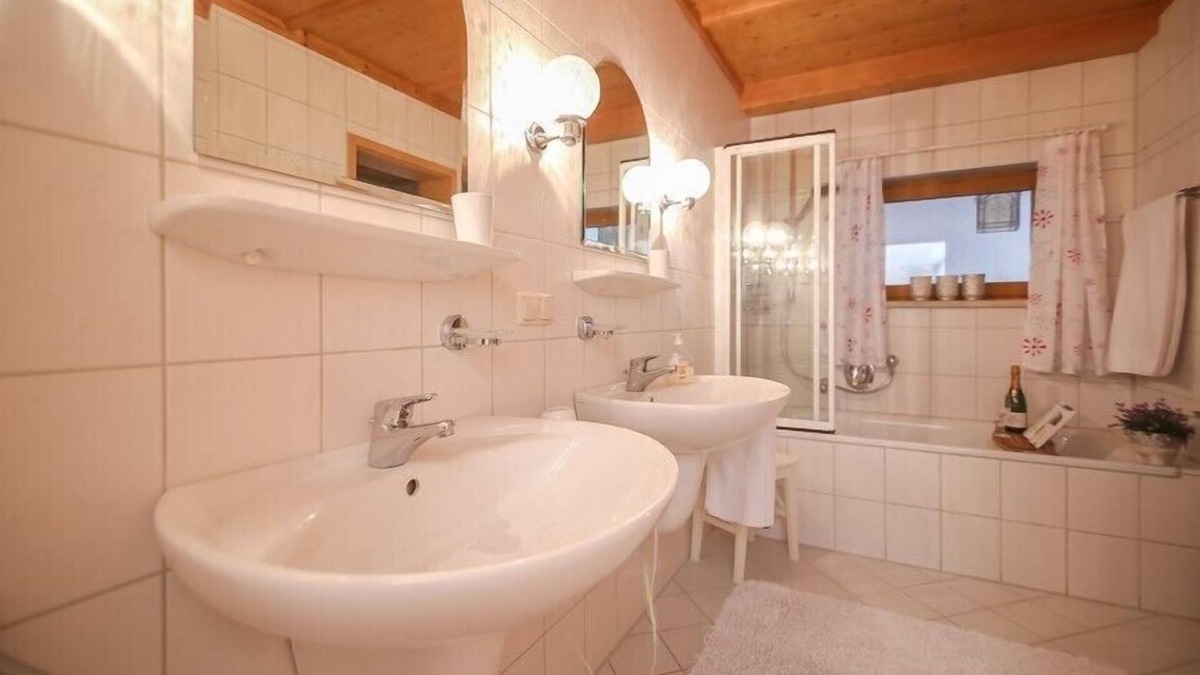 Samerberg Apartment | Ferienwohnung 1, 90 qm, Eigener Eingang, mit Terasse, 4 Sterne