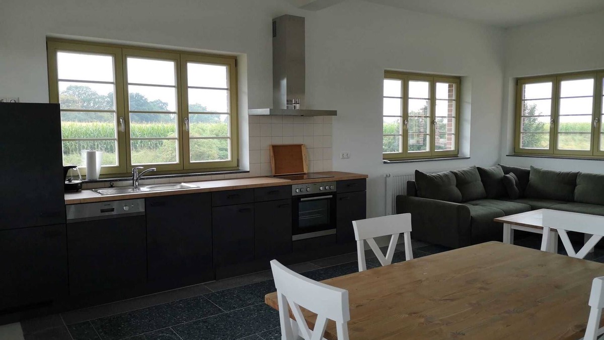 Alt Suhrkow Apartment | Ferienwohnung 2 - Bahnhof Hohen Mistorf - Ferienwohnungen