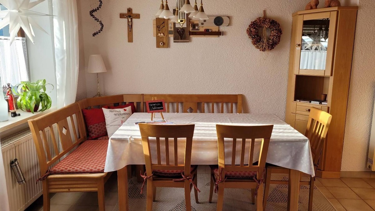 Roetz Apartment | Ferienwohnung (65qm) mit Garten und Kinderspielplatz