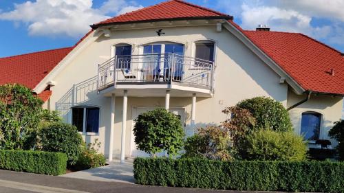 Oberschwarzach Apartment | Ferienwohnung am Hollergraben