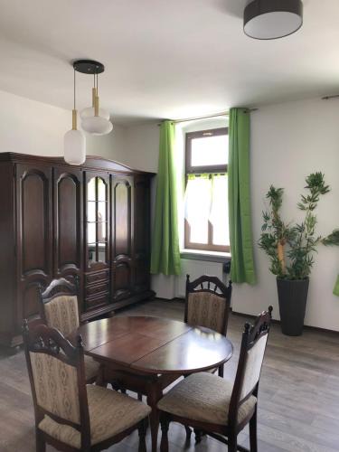 Oelsnitz Apartment | Ferienwohnung am Markt