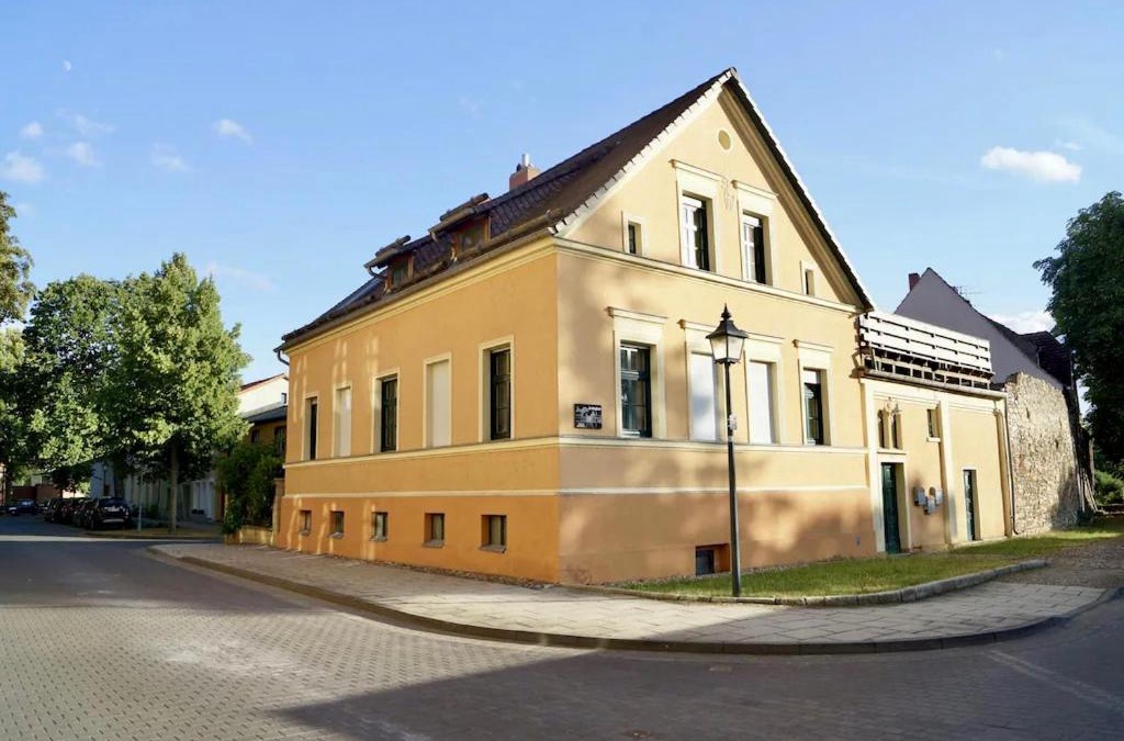 Barby Apartment | "Ferienwohnung am Schloss" - Ferienwohnung mit Blick auf das Barbyer Schloss, 5 Gehminuten bis zur Elbe