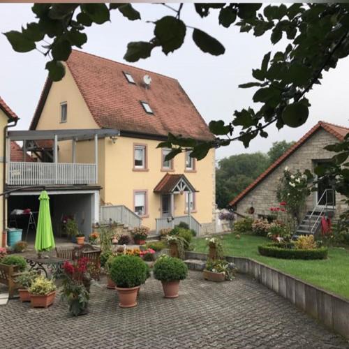 Margetshoechheim Apartment | Ferienwohnung Angelika Gries