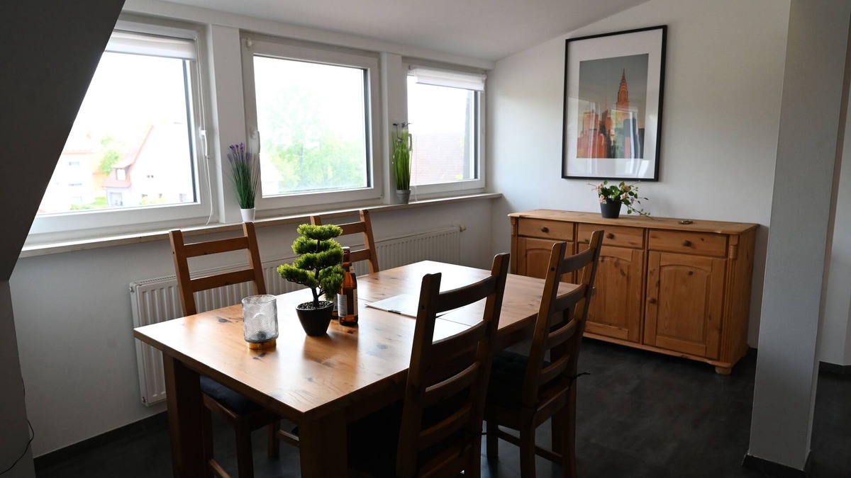 Postbauer-Heng Condo | Ferienwohnung Apartment 2 Einzelbetten o Doppelbett Wohn Essbereich Küche Wlan