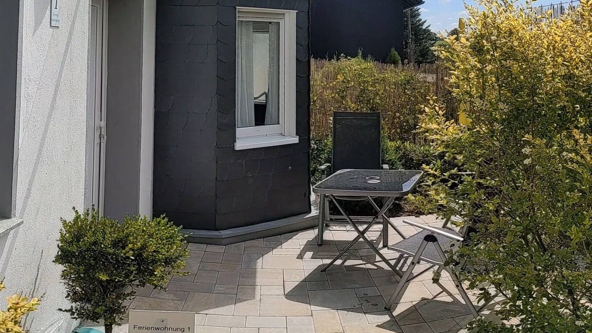 Hueckeswagen Apartment | Ferienwohnung auf dem Land 1-4 Personen, Eigener Eingang und Terasse