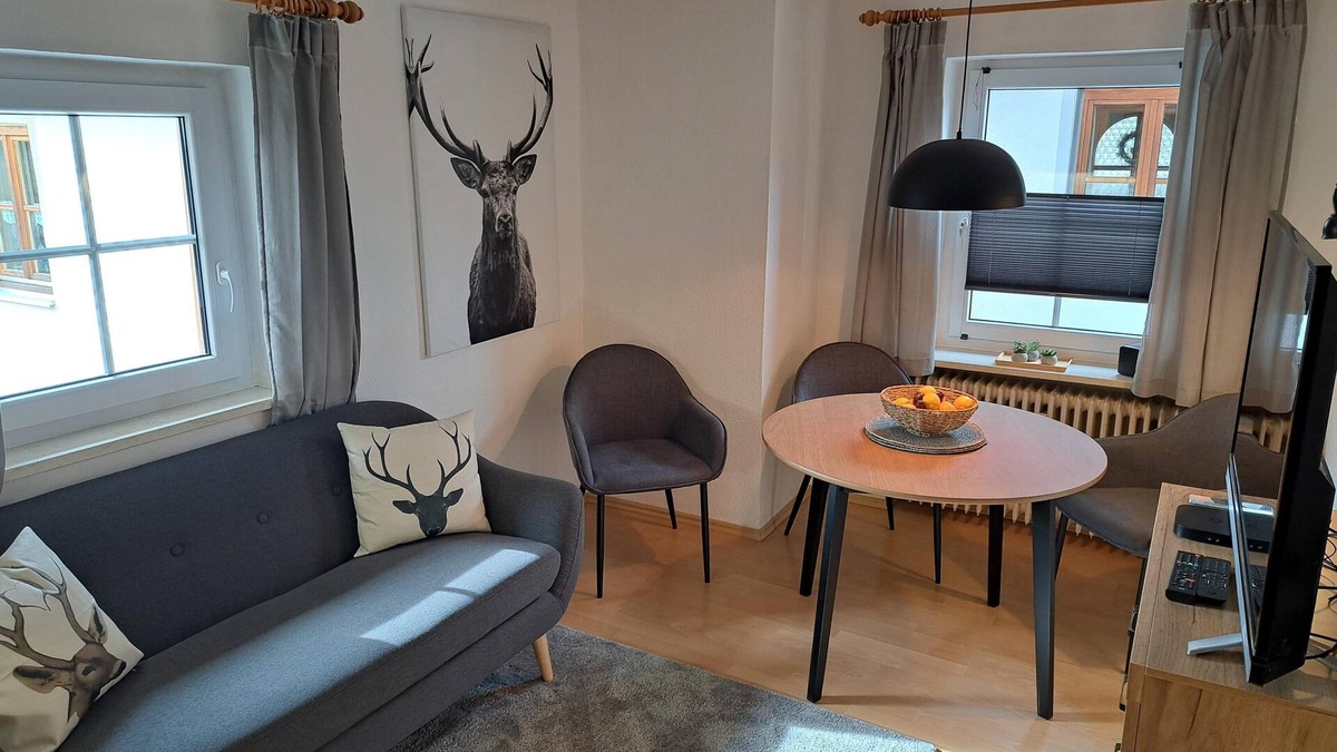 Grashof Apartment | Ferienwohnung Balkon, 1 Schlafzimmer, 1 Wohnküche, Dusche/wc, Max. 3 Pers
