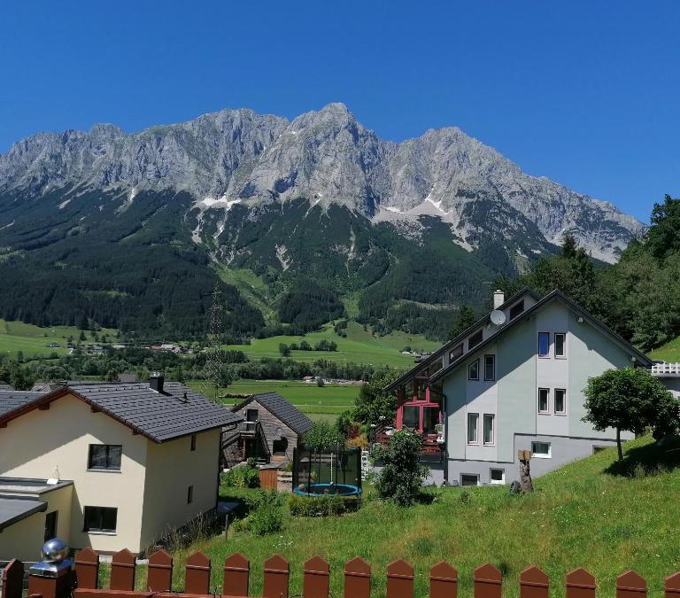 Niederoeblarn Apartment | Ferienwohnung Berg(Aus)zeit Ennstal