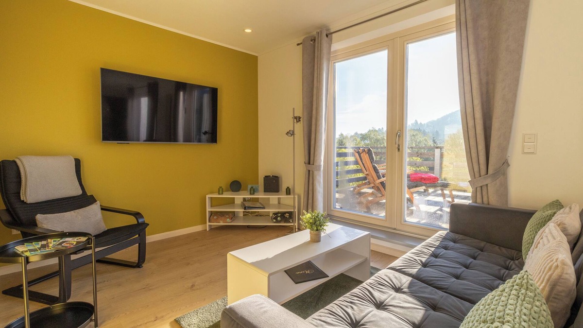 Heringhausen Apartment | Ferienwohnung Bergblick mit Balkon und Garten - Familienfreundlich