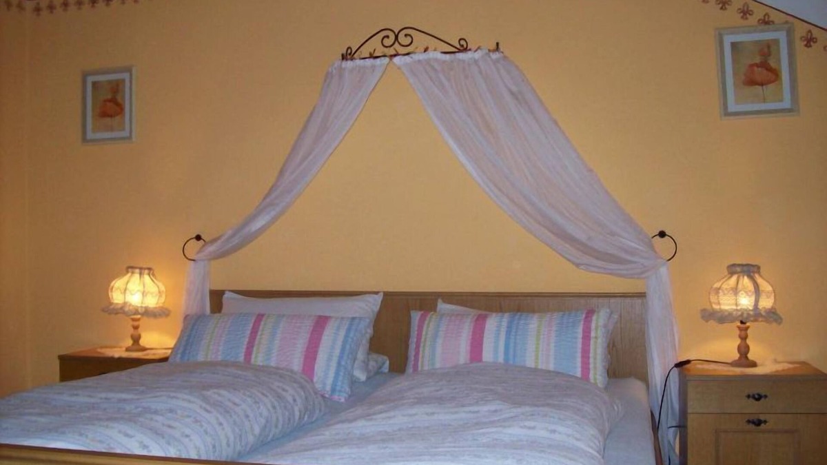 Umrathshausen Apartment | Ferienwohnung bis 4 Personen, 50 qm, 2. Stock, 1 Schlafzimmer, Wohn/Schlafzimmer, Küche, SAT-TV, Balkon