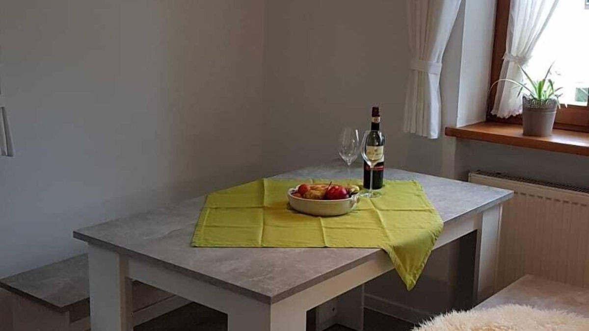 Bad Feilnbach Apartment | Ferienwohnung bis 2 Personen, 38 qm, 1 Sep. Schlafzimmer, Obergeschoss
