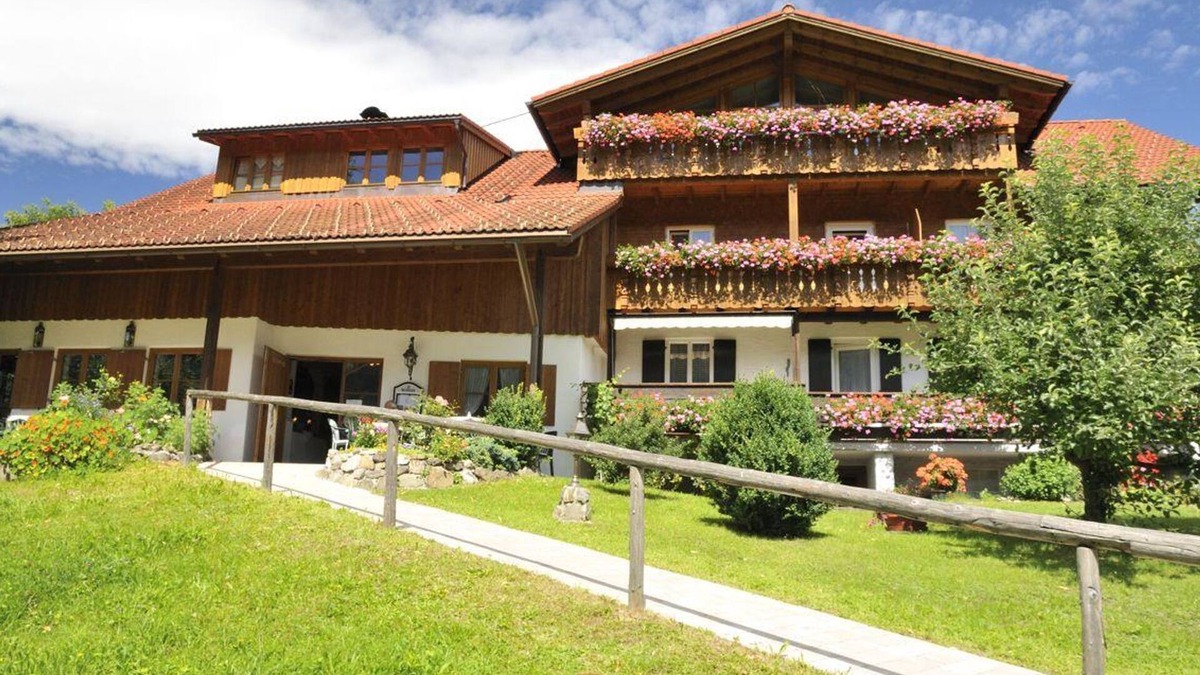 Vorderhindelang Apartment | Ferienwohnung - Café Mali - Ferienwohnung mit Südbalkon