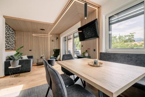 Oetztal-Bahnhof Apartment | Ferienwohnung Caroline